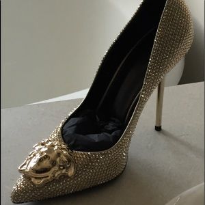 Versace size 8 never worn. All sarworski crystals.
